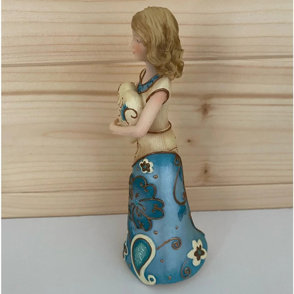 PERFECTLY PAISLEY “LOVE” 5.5" Tall Beige Blue Item 76006 Figurine - Picture 4 of 7